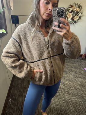 NWT Cozy Zip-Up Sherpa Jacket in Taupe